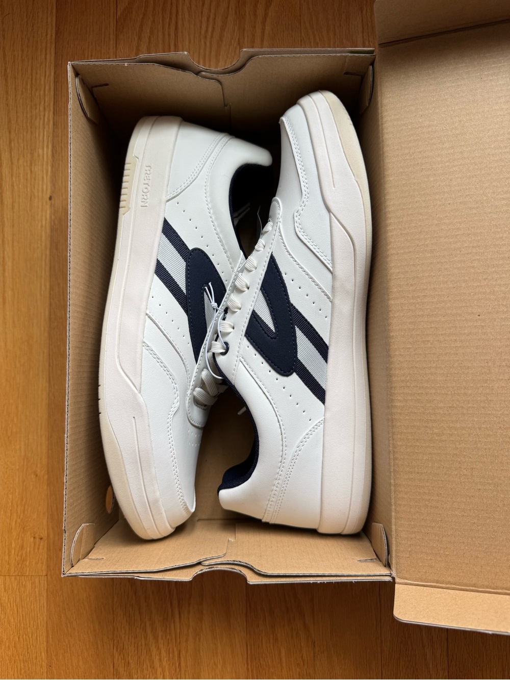 Tretorn Dennis White Sneakers with Navy Stripe Accents Size 13